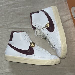 Brand new- BLAZER MID 77- white team red gold star 8.5!